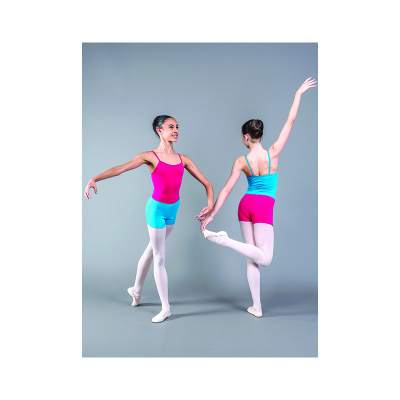 Short Ballet Rosa Elia doux et confortable à porter sur un justaucorps